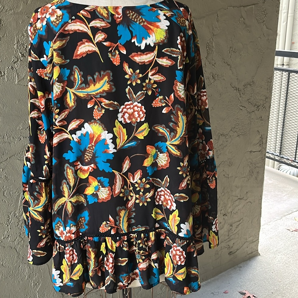 INC Floral top - Picture 6 of 8